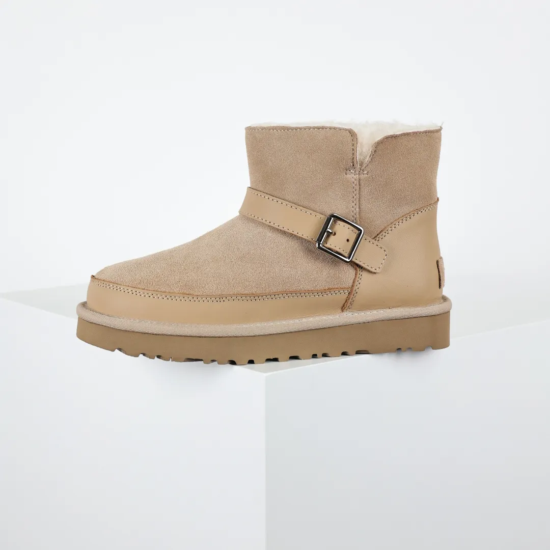 Copywriting price 💰600 The core recommendation is good price. The platform’s foreign trade is exclusively for UGG Classic women’s snow boots 1174512. Produced by the ten-year-old brand shoemaking factory production line. Pay attention to every detail. Longfeng A-grade genuine sheep fur is integrated. It is built in full compliance with the ZP process. Size: 35 36 37 38 39 40